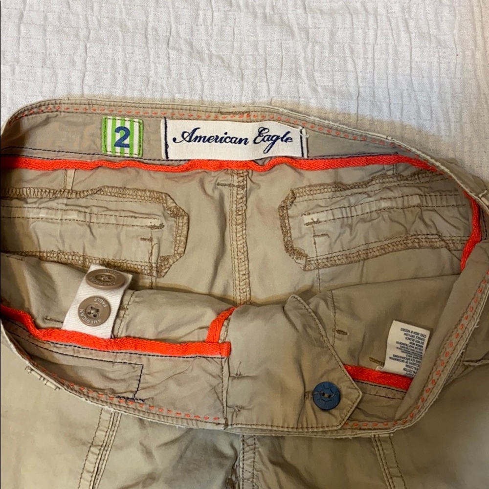 American Eagle distressed cropped capris sz 2 EUC - Picture 4 of 7